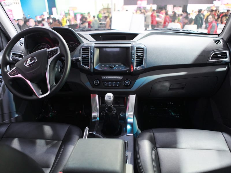 猎豹汽车 猎豹q6 2015款 2.0t 手动四驱版