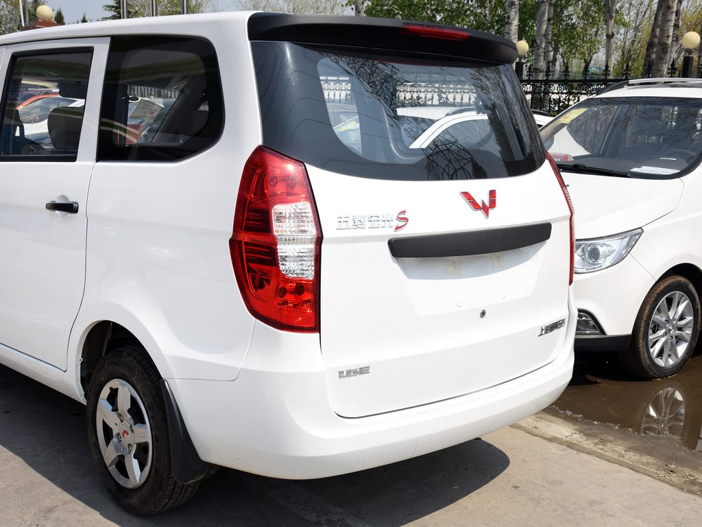 上汽通用五菱 五菱宏光 2015款 1.5l s 基本型国v