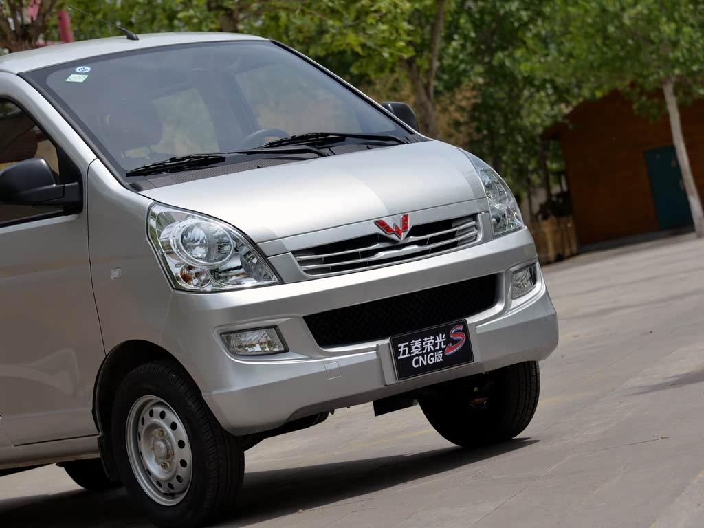 上汽通用五菱 五菱荣光 2015款 1.2l s 基本型cng