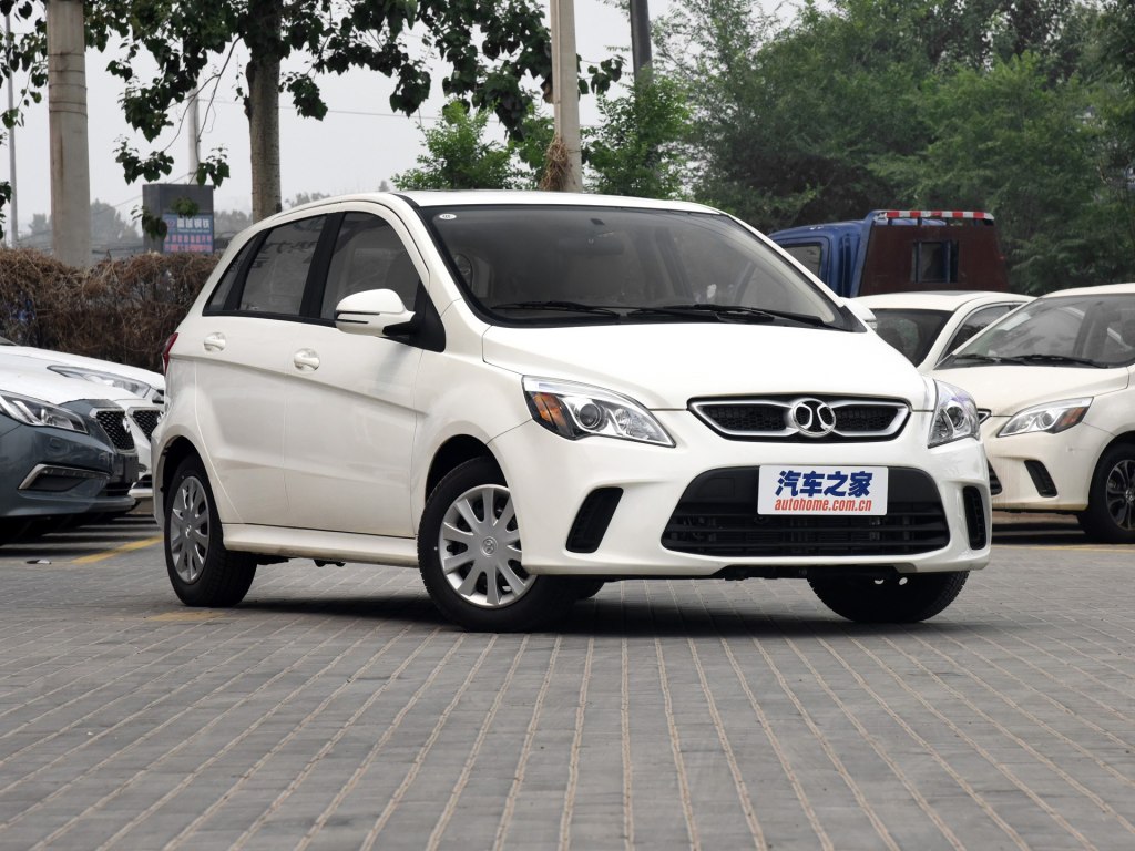 北京汽车 绅宝d20 2015款 两厢 1.3l 手动乐天天窗版