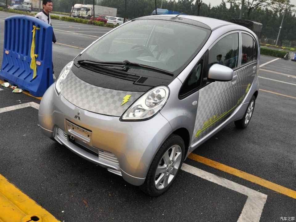 『三菱i-miev纯电动汽车』
