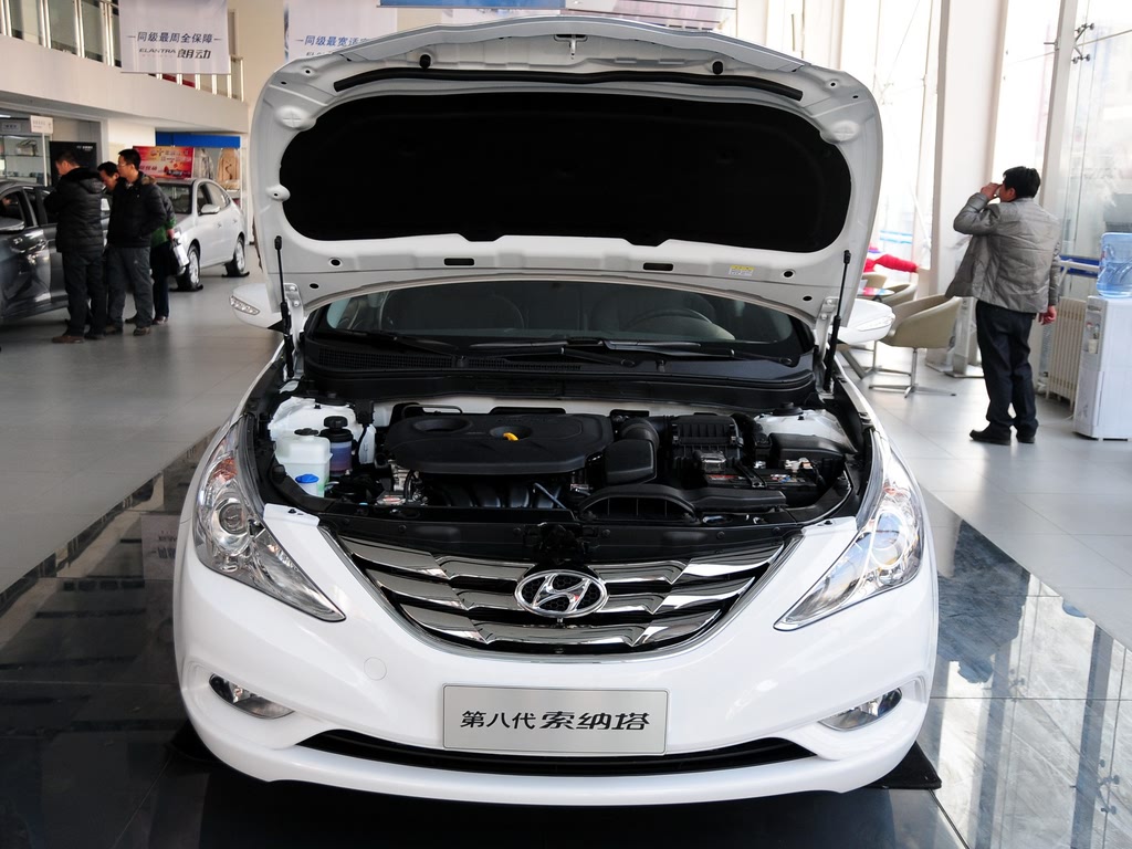 北京现代 索纳塔八 2011款 2.0l 自动领先版