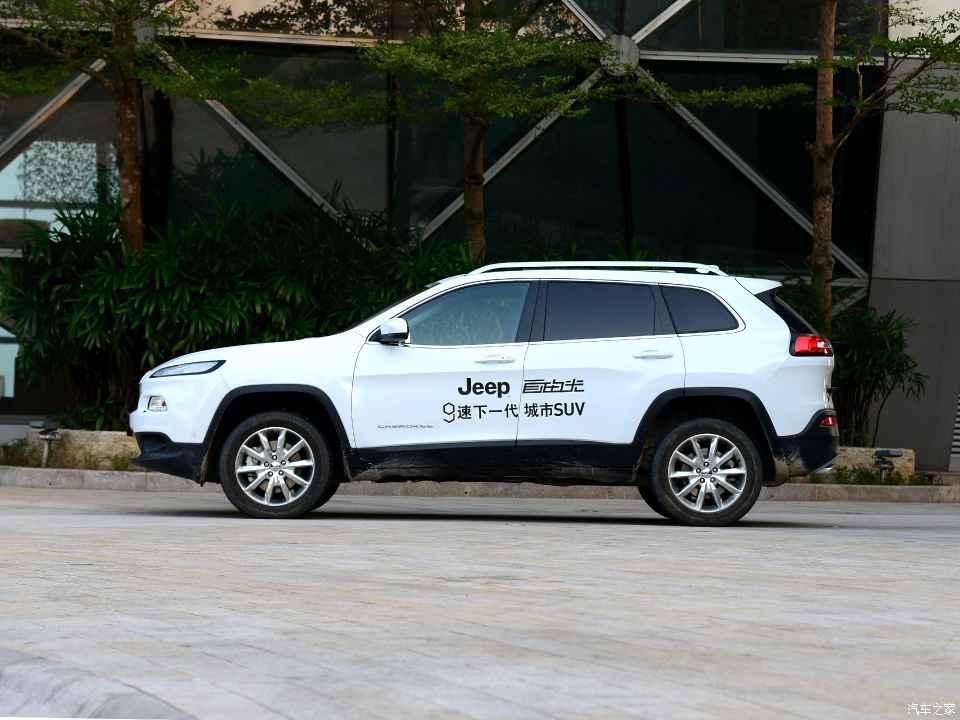 经销商 降价 论坛      jeep自由光不同配置的四款车型在车身尺寸方面