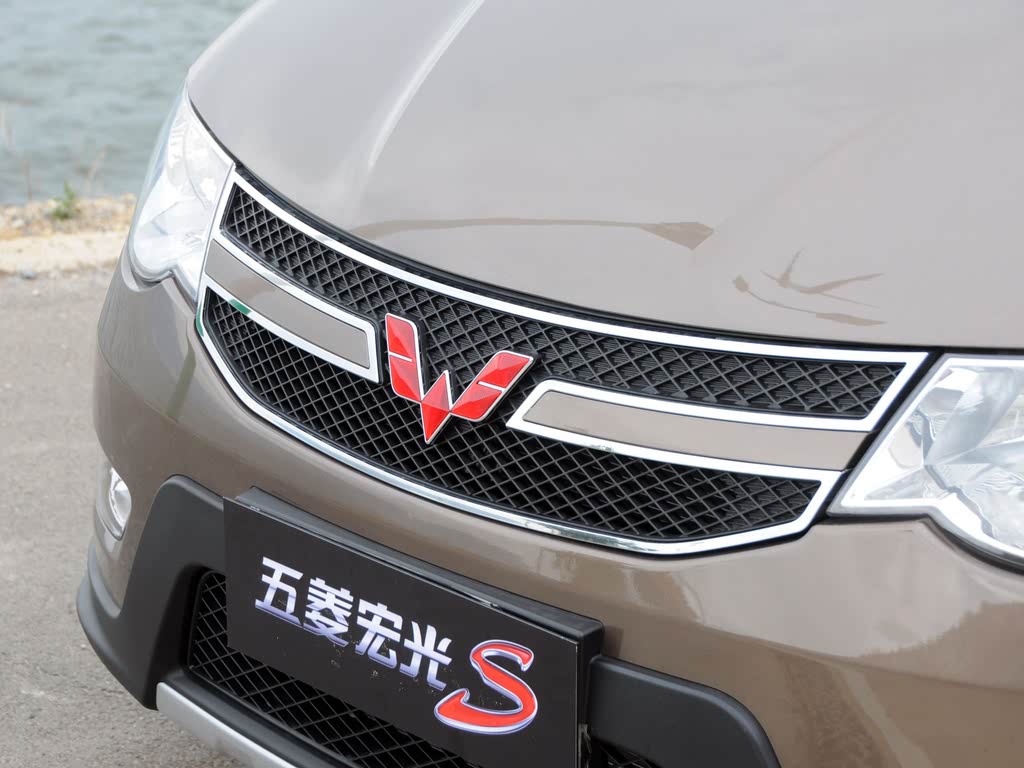 上汽通用五菱 五菱宏光 2013款 1.5l s豪华型