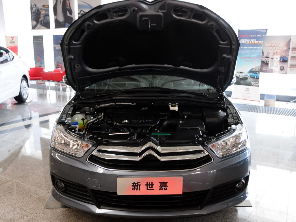 东风雪铁龙 世嘉 2013款 三厢 2.0l 自动品悦型