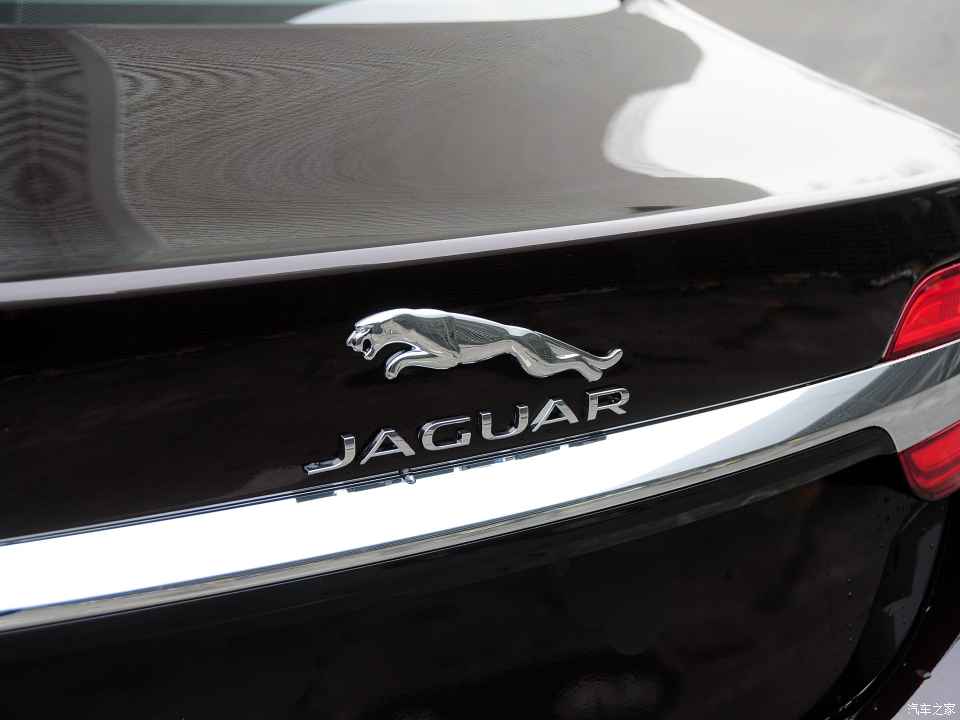 因为在xf的车身上能看到很多捷豹的标志,这在别的品牌车中是很罕见的