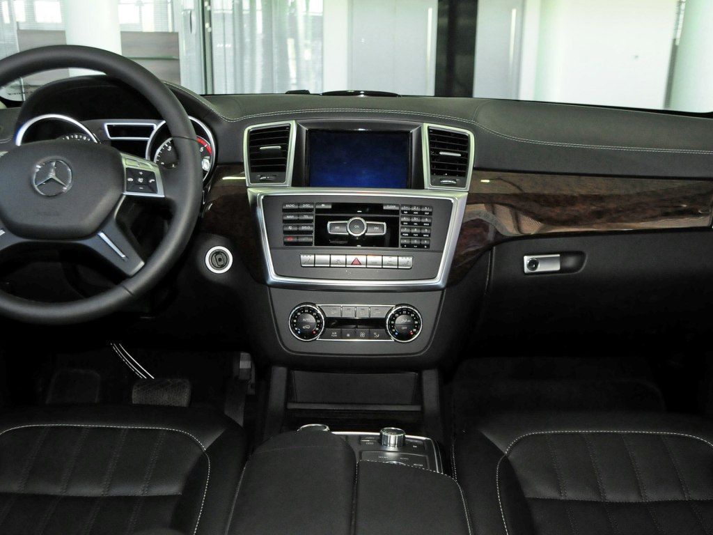 奔驰(进口) 奔驰gl级 2014款 gl 350 cdi 4matic 中控方向盘 已经是