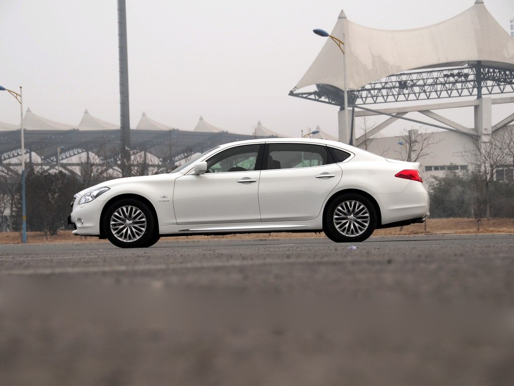 2013款 q70l 3.5l hybrid 奢华版