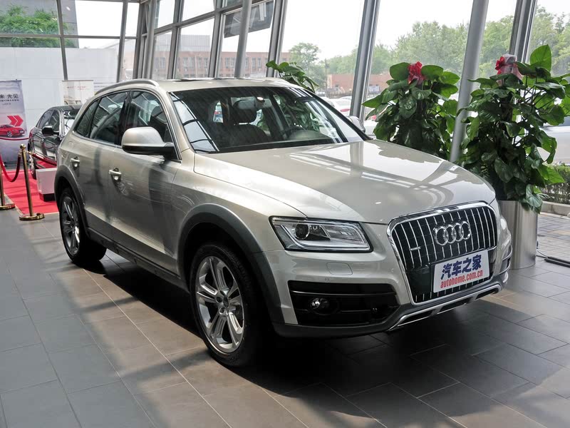奥迪(进口) 奥迪q5(进口) 2013款 45 tfsi quattro 越野型 白金色