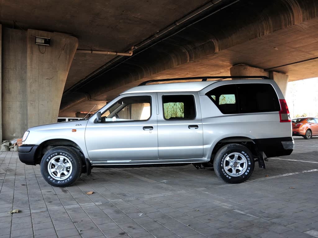 郑州日产 锐骐多功能车 2010款 2.4l汽油两驱豪华型zg24