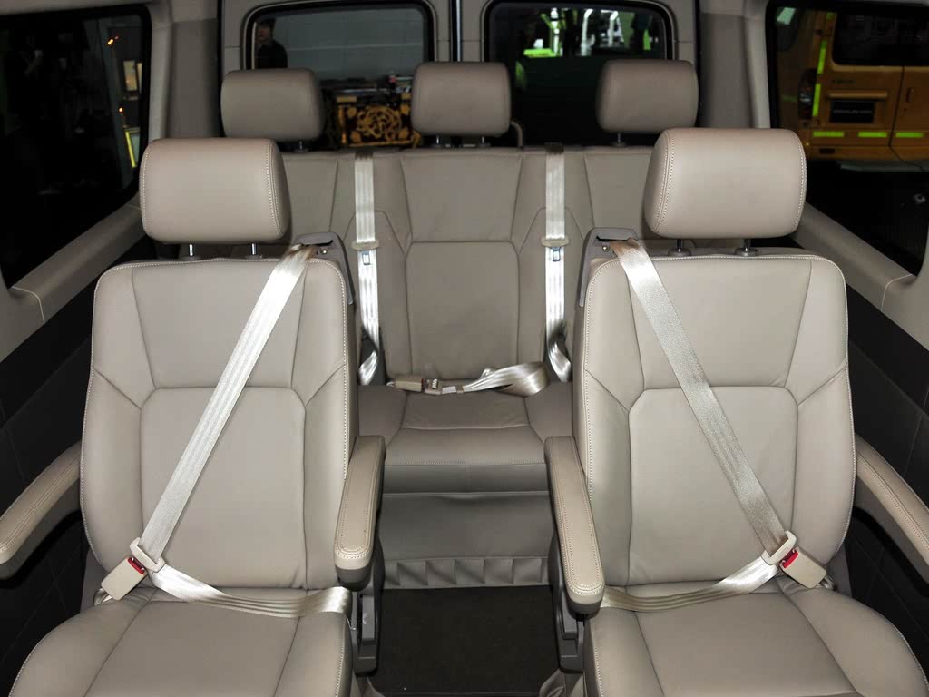上汽大通 上汽大通v80 2011款 2.5t 长轴中顶尊杰版