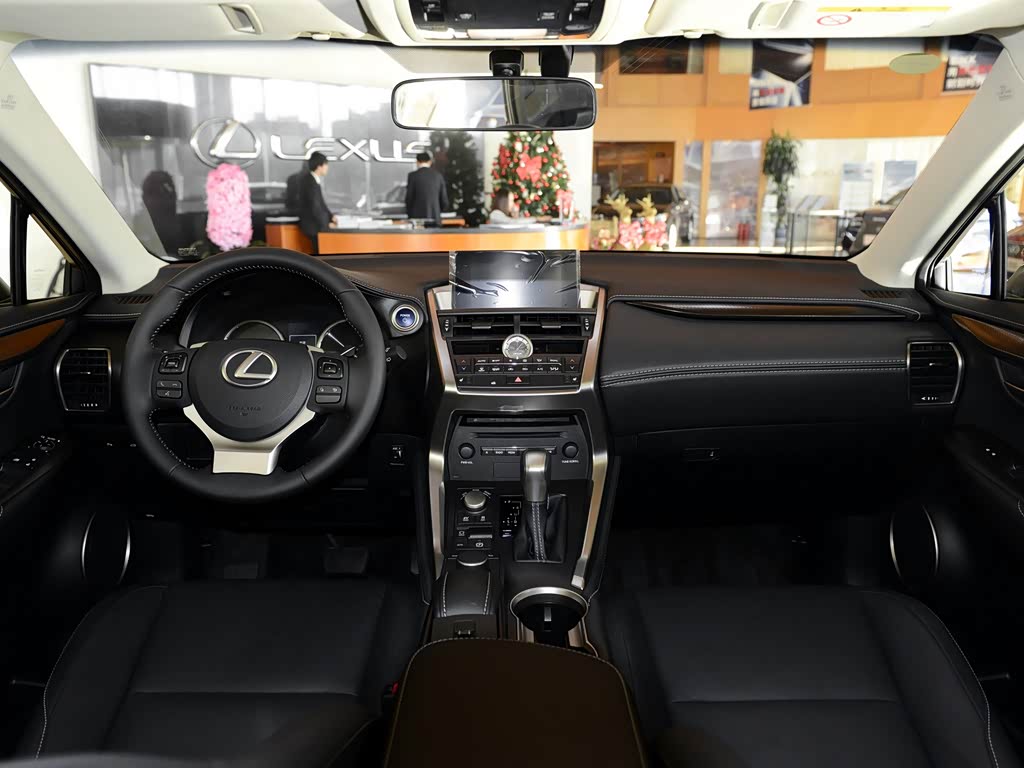 雷克萨斯 雷克萨斯nx 2015款 300h 前驱 锋尚版