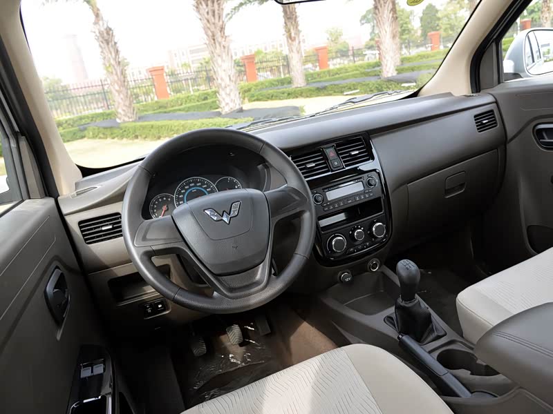 上汽通用五菱 五菱荣光v 2015款 1.5l标准型