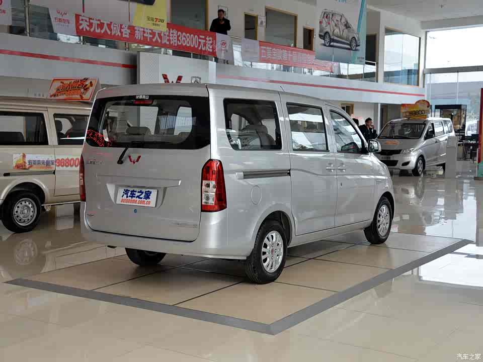 上汽通用五菱 五菱宏光v 2015款 1.5l标准型