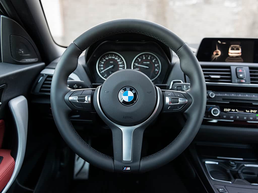 宝马(进口) 宝马2系 2015款 220i 敞篷轿跑车 m运动型 中控方向盘