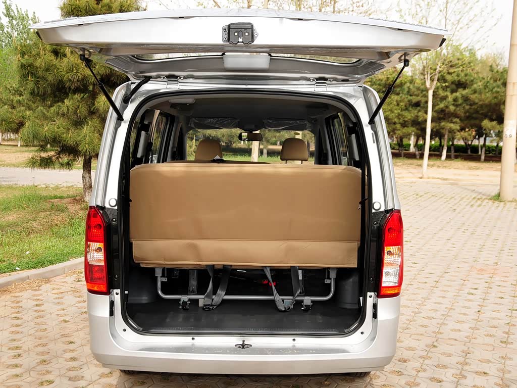 上汽通用五菱 五菱荣光v 2015款 1.5l基本型