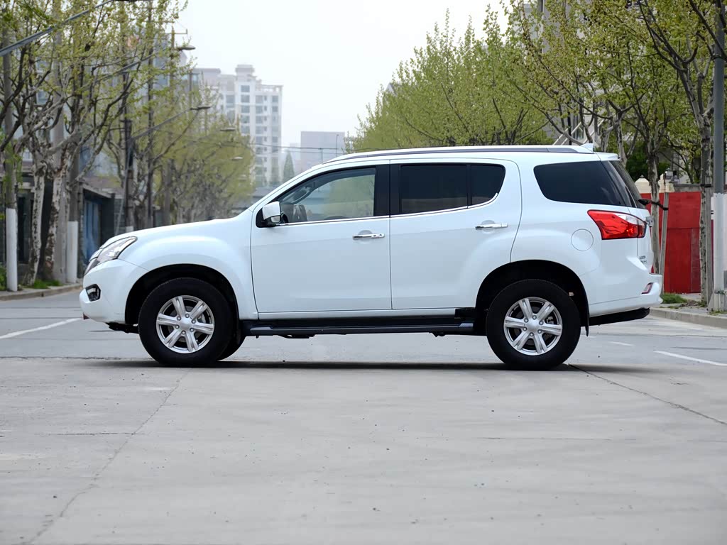 江西五十铃 mu-x牧游侠 2015款 3.0t 四驱自动尊享型 7座