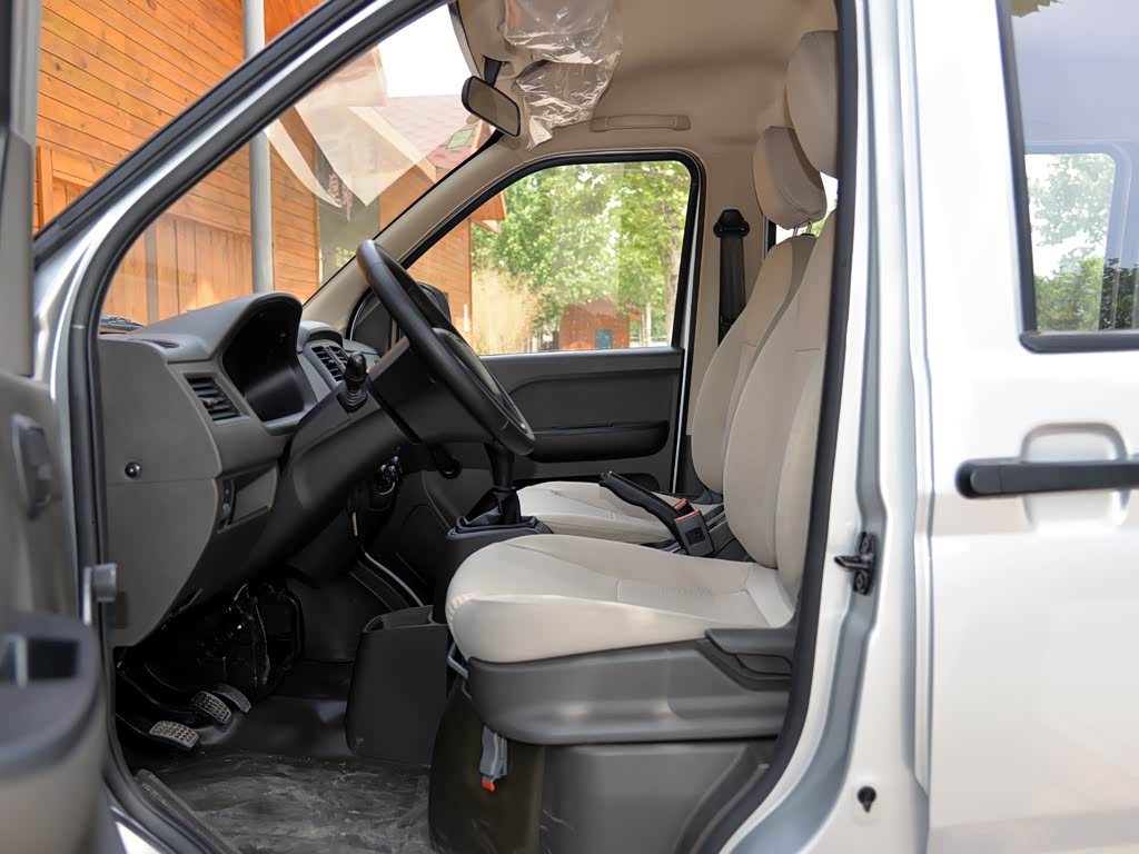 上汽通用五菱 五菱荣光 2015款 1.2l s 基本型cng