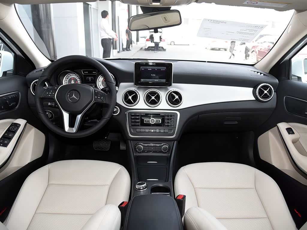 北京奔驰 奔驰gla 2015款 gla 200 时尚型 木星红 车身外观 已经是