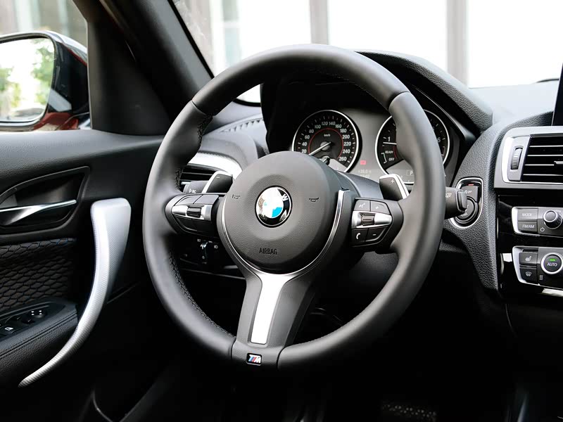 宝马(进口) 宝马1系(进口) 2015款 m135i 中控方向盘 已经是最后一张