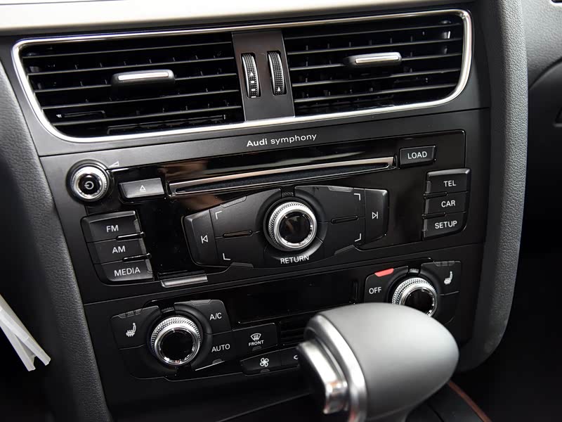 一汽-大众奥迪 奥迪a4l 2015款 35 tfsi 百万纪念舒享版型 中控方向盘