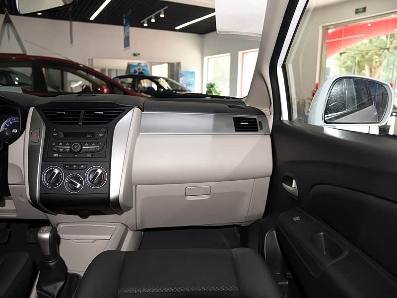 东风启辰 启辰r50 2015款 1.6l 手动时尚版