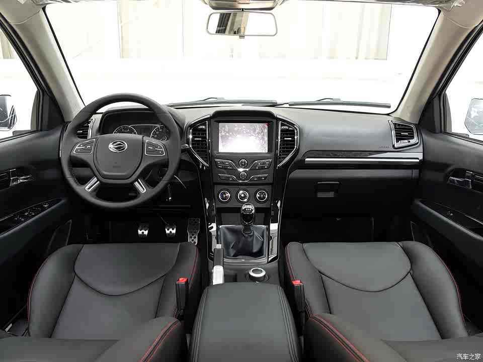 『2015款陆风x8内饰造型』