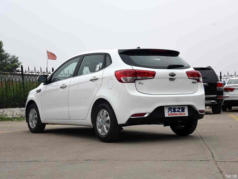 东风悦达起亚 起亚k2 2015款 两厢 1.4l at gls炫酷版