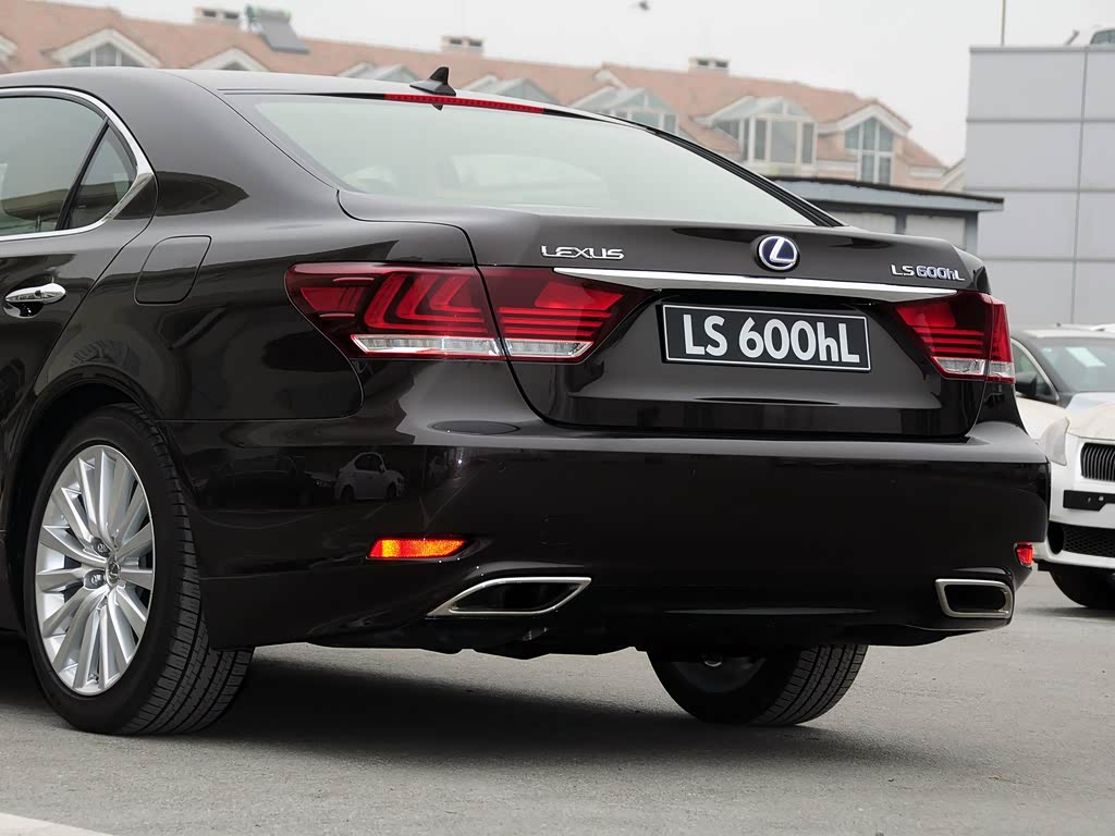 雷克萨斯 雷克萨斯ls 2013款 600hl 深棕云母 其它细节