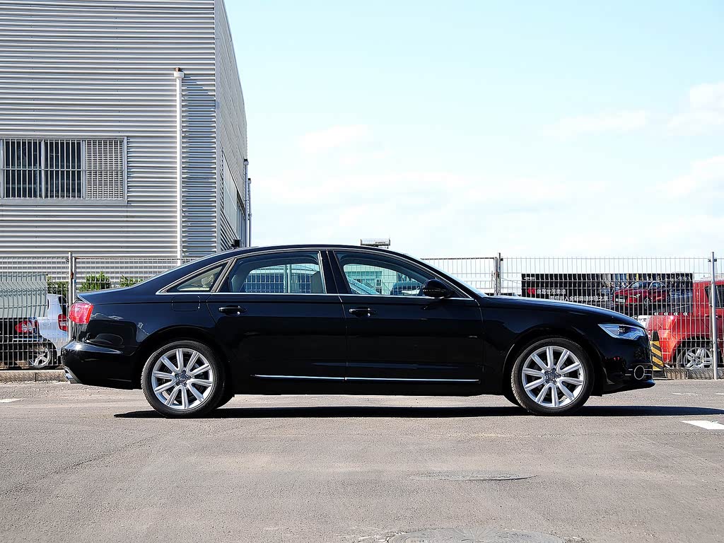 奥迪a6l 2012款 35 fsi quattro 豪华型 幻影黑 车身外观 已经是最后