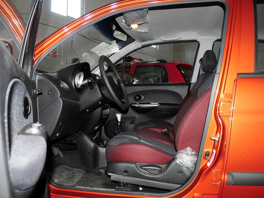 上汽通用五菱 乐驰 2012款 改款 1.2l 手动运动版时尚型