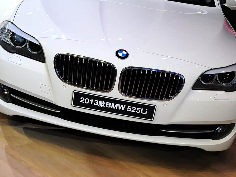 新款宝马5系525li豪华型 800x0_q87_autohomecar__y_20120831194507779-1.jpg