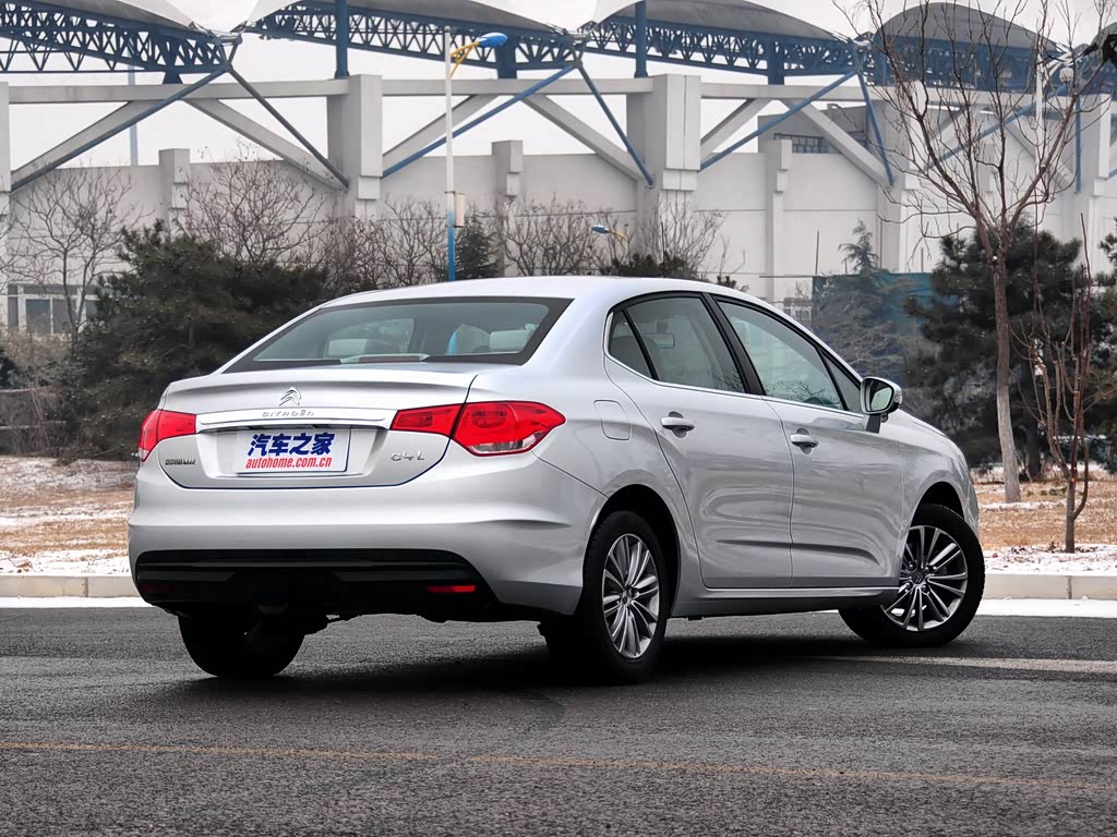 东风雪铁龙 雪铁龙c4l 2013款 1.6l 手动劲智版 水晶银 车身外观