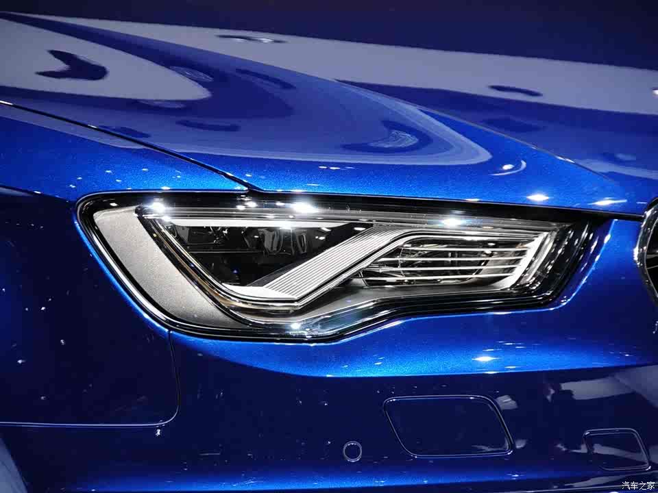 『奥迪a3也配备了led大灯』