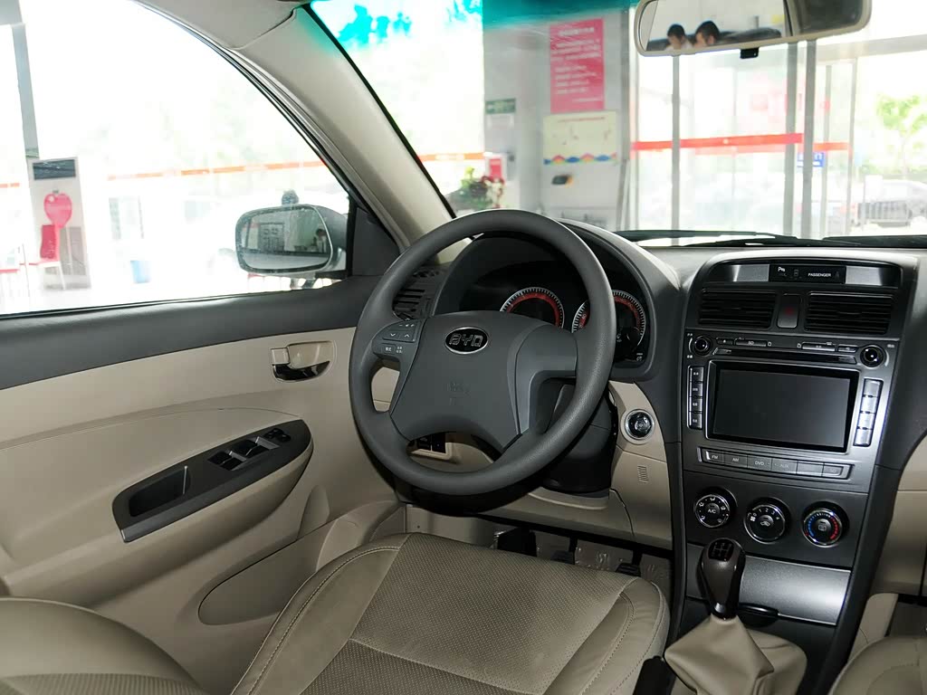 比亚迪 比亚迪l3 2012款 1.5l 手动尊贵型