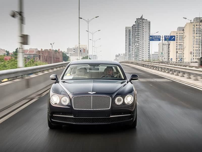 宾利 飞驰 2013款 6.0t w12 mulliner
