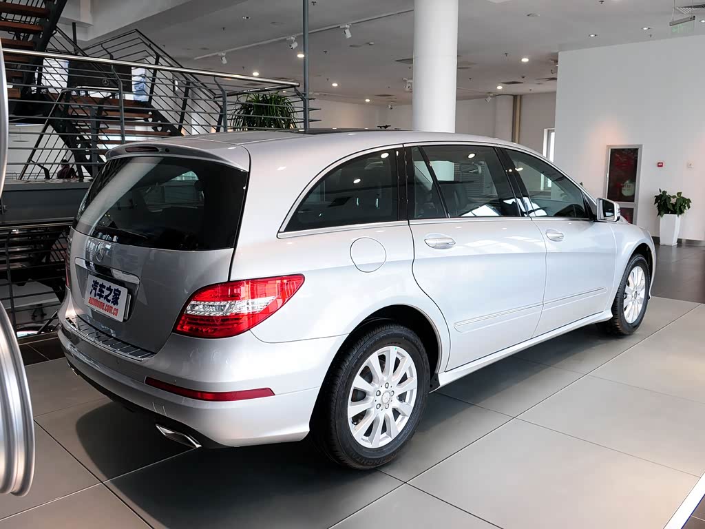 奔驰(进口) 奔驰r级 2010款 r 300 l 豪华型 铱银色 车身外观 已经是