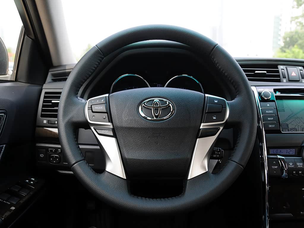 一汽丰田 锐志 2013款 2.5v 尚锐导航版