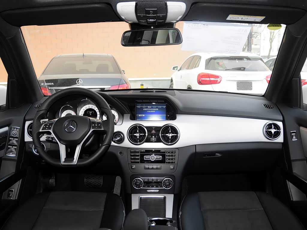 北京奔驰 奔驰glk级 2015款 glk 300 4matic 时尚型 极致版 黑色 中控