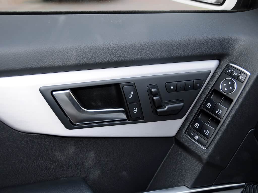 北京奔驰 奔驰glk级 2015款 glk 300 4matic 时尚型 极致版