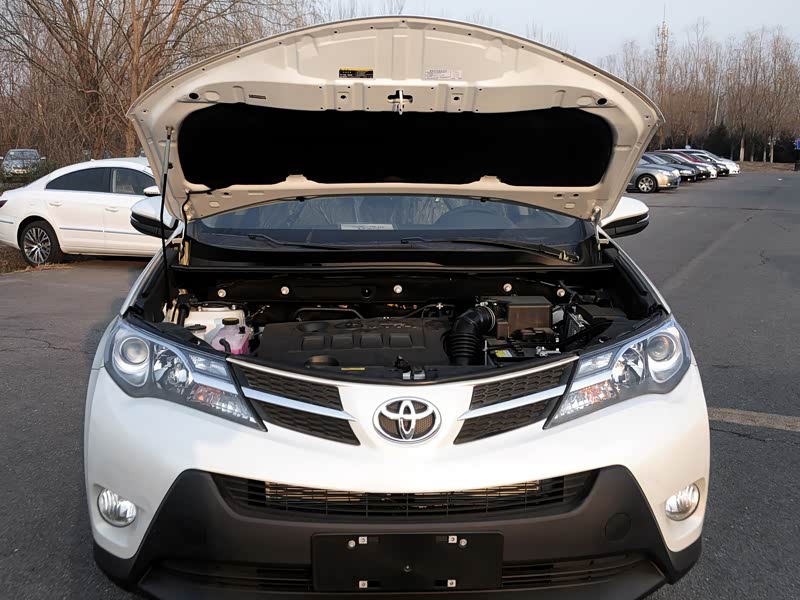 一汽丰田 rav4荣放 2015款 2.0l cvt四驱风尚版