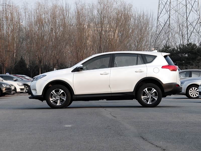 一汽丰田 rav4荣放 2015款 2.0l cvt四驱风尚版