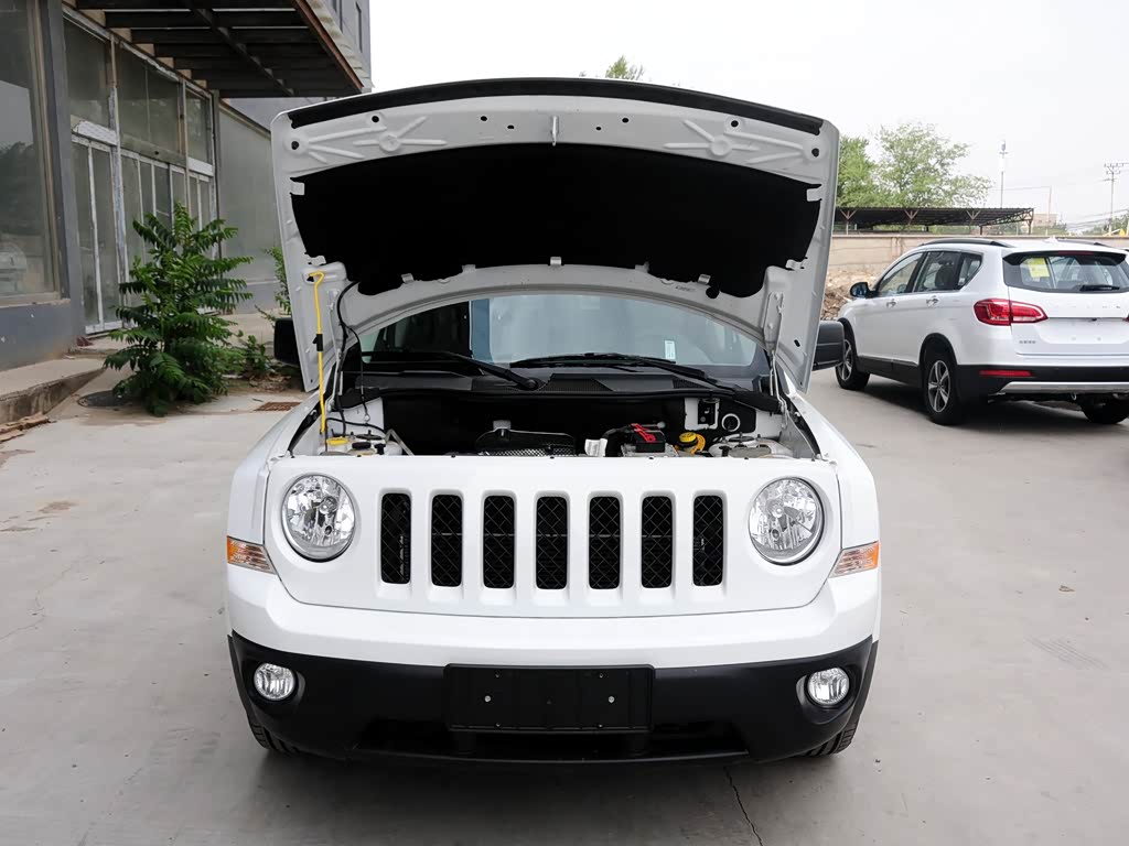 jeep(进口) 自由客 2014款 2.0l 运动增强版