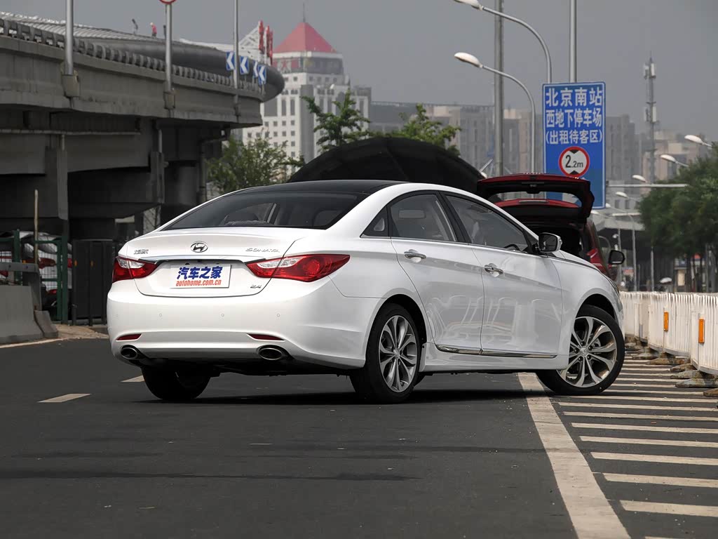北京现代 索纳塔八 2014款 2.4l 自动豪华版 国iv