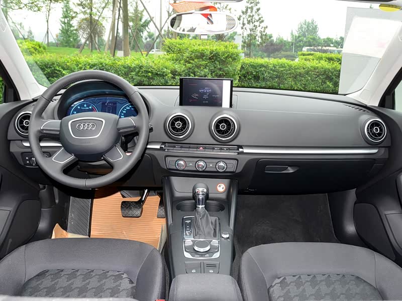一汽-大众奥迪 奥迪a3 2014款 sportback 35 tfsi 自动进取型