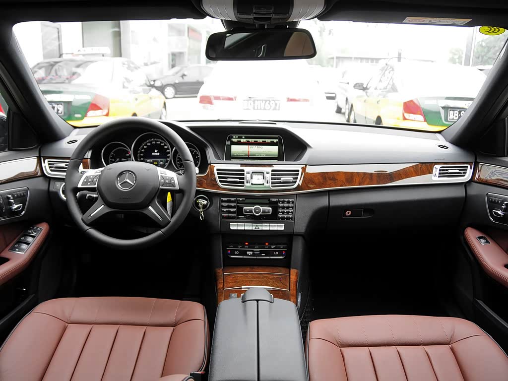 北京奔驰 奔驰e级 2015款 e 260 l 豪华型 曜岩黑 车身外观 已经是