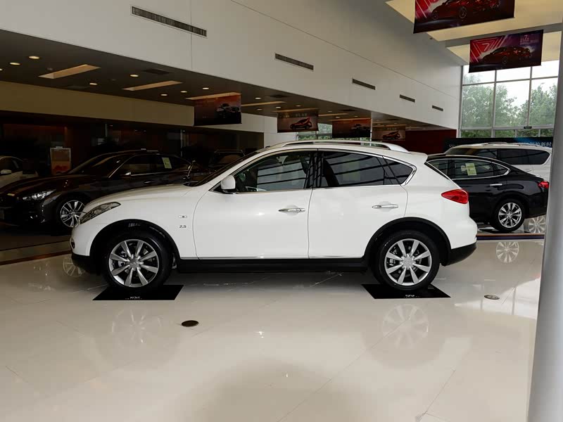 英菲尼迪(进口) 英菲尼迪qx50(进口) 2013款 2.5l 四驱优雅版