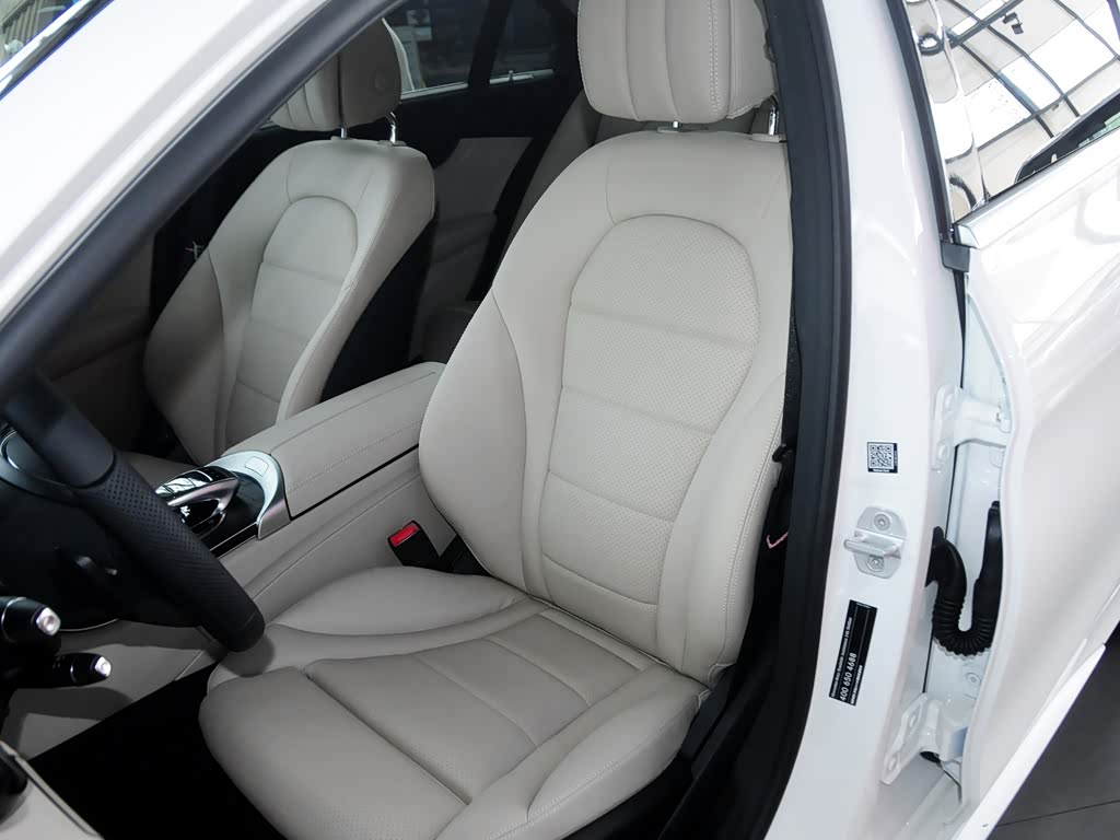 北京奔驰 奔驰c级 2015款 c 200 l 运动型 车厢座椅 已经是最后一张