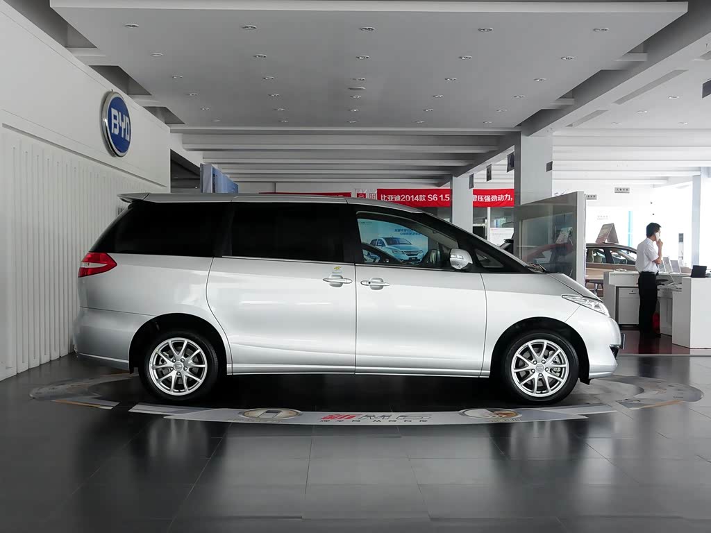 比亚迪 比亚迪m6 2013款 2.4l 手动尊贵型