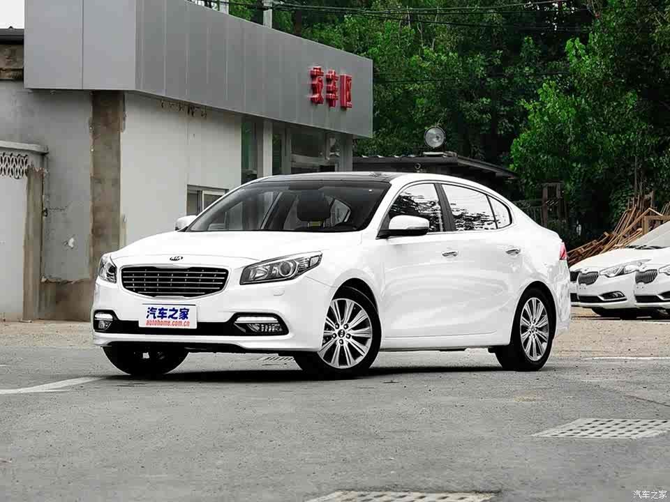 起亚k4店内现车销售 欢迎到店试乘试驾